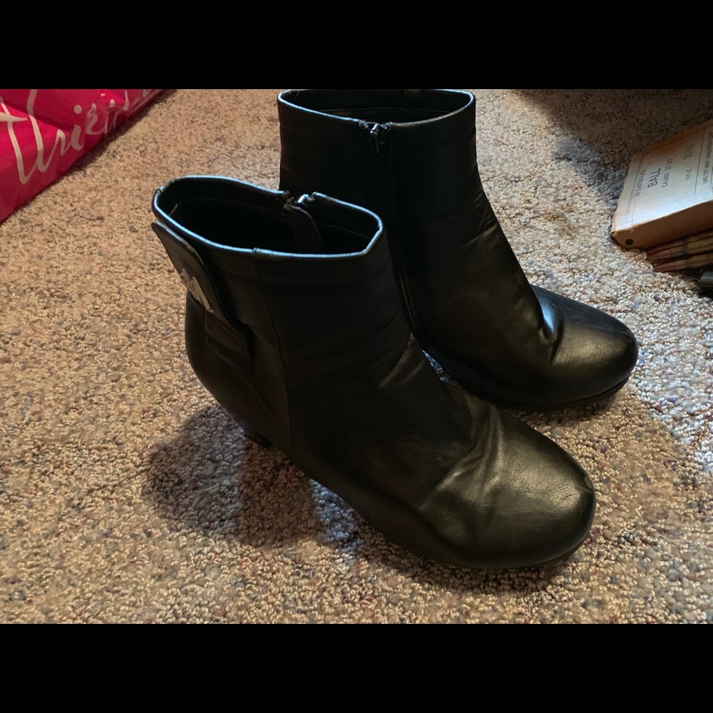 Llynda More boots & 7 changeable tops